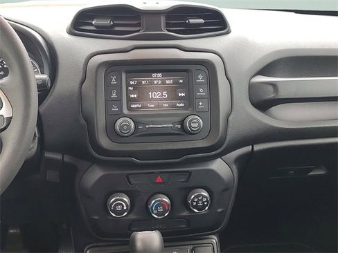 Used 2020 Jeep Renegade Sport w/ UConnect 7.0 Group image 16