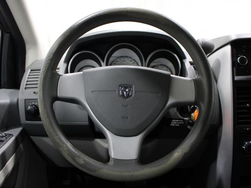 Used 2010 Dodge Grand Caravan SE FWD image 9