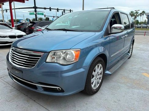 Used 2012 Chrysler Town & Country Touring-L w/ Driver Convenience Group FWD image 2