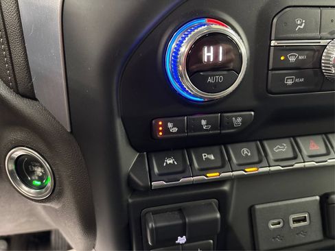Used 2019 GMC Sierra 1500 SLT w/ SLT Premium Plus Package AWD/4WD image 34