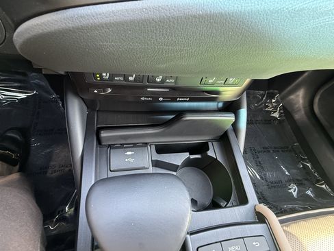 Used 2021 Lexus ES 250 w/ Premium Package AWD/4WD image 9