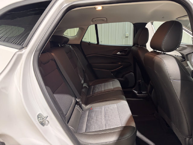 Used 2025 Chevrolet Trax LT w/ LT Convenience Package FWD image 27