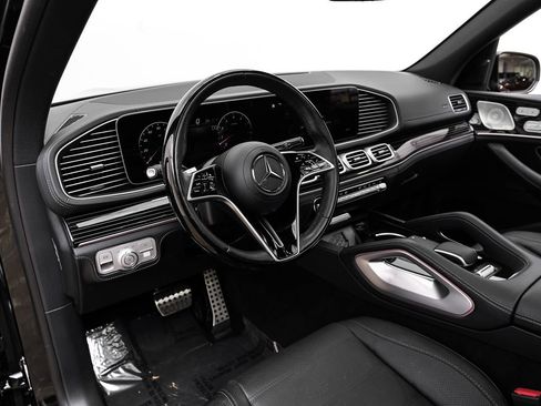 Used 2024 Mercedes-Benz GLS 450 4MATIC image 3