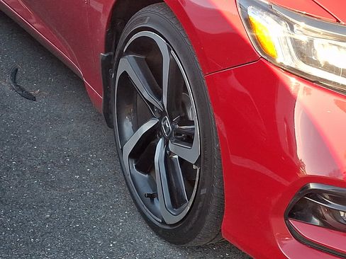 Used 2019 Honda Accord Sport image 10