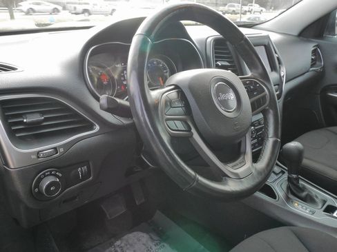 Used 2019 Jeep Cherokee Latitude w/ Cold Weather Group image 26