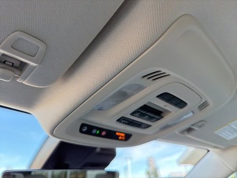 Used 2022 Buick Envision Avenir w/ Technology Package II image 21