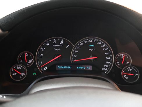 Used 2007 Chevrolet Corvette Coupe w/ Preferred Equipment Group RWD image 9