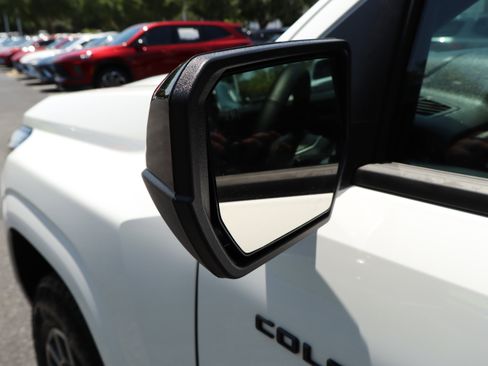 Used 2025 Chevrolet Colorado Z71 w/ Technology Package AWD/4WD image 15