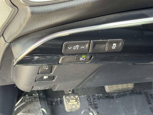 Used 2022 Toyota Prius Prime XLE image 28