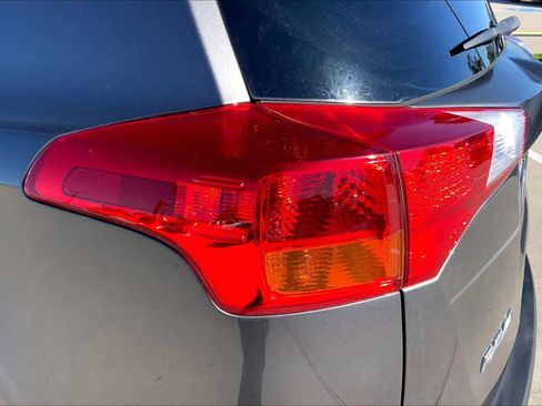 Used 2015 Toyota RAV4 LE image 23