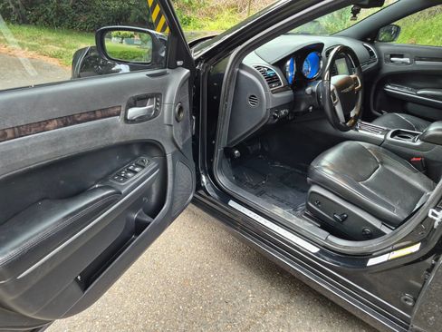 Used 2013 Chrysler 300 C AWD/4WD image 19