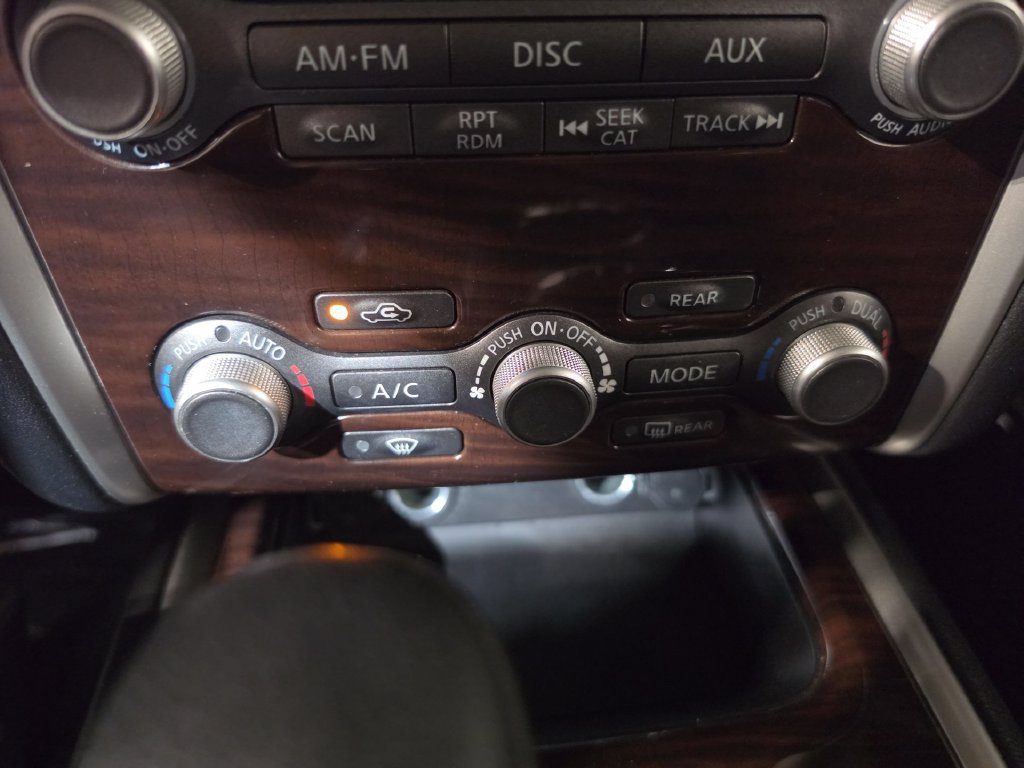 Used 2015 Nissan Pathfinder SL FWD image 16