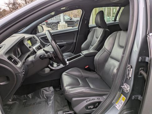 Used 2017 Volvo V60 T6 R-Design Platinum image 26