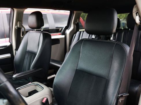 Used 2017 Dodge Grand Caravan SXT FWD image 6