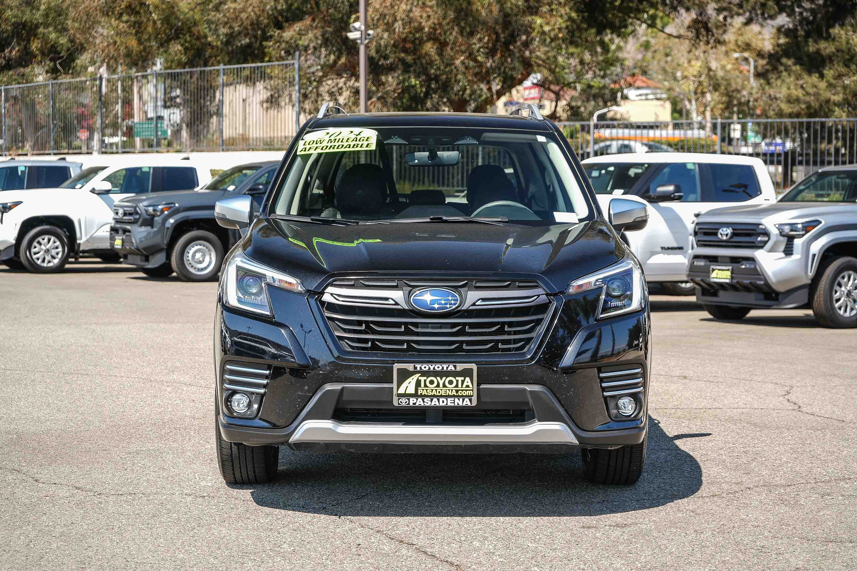 Used 2024 Subaru Forester Touring w/ Convenience Package AWD/4WD image 2