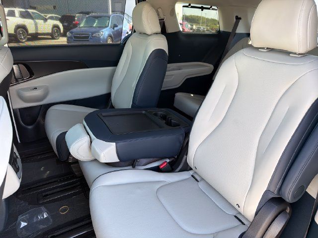 New 2027 Kia Carnival SX w/ Dark Edition Package FWD image 20