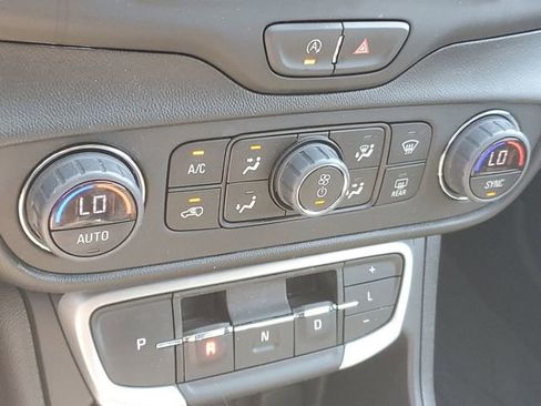 Certified 2024 GMC Terrain SLE w/ Driver Convenience Package AWD/4WD image 28