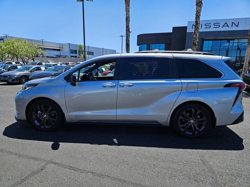 Used 2021 Toyota Sienna XSE w/ XSE Plus Package FWD image 10