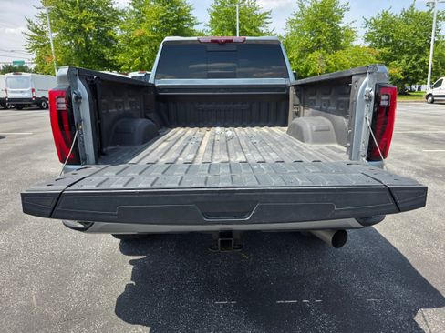 Used 2024 GMC Sierra 2500 Denali Ultimate AWD/4WD image 9
