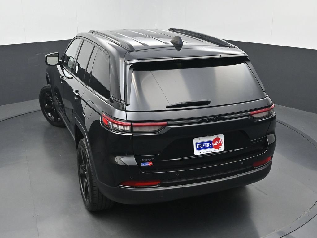 Used 2023 Jeep Grand Cherokee Limited w/ Black Appearance Package AWD/4WD image 37