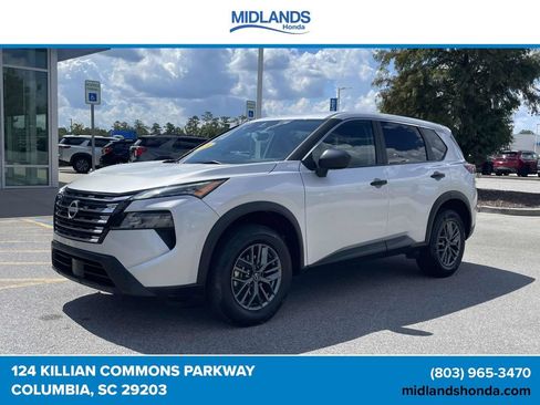 Used 2024 Nissan Rogue S FWD image 3