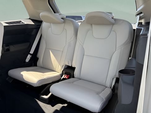 New 2026 Volvo XC90 B5 Ultra w/ Protection Package Premier AWD/4WD image 26