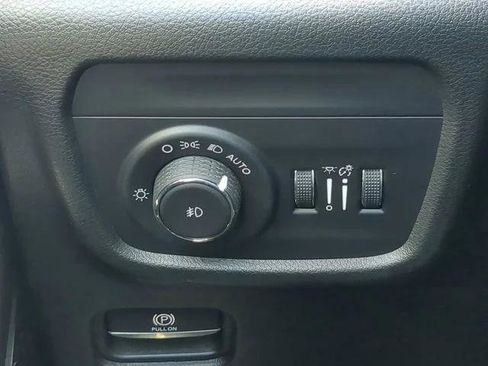 Certified 2023 Jeep Grand Cherokee Limited w/ Luxury Tech Group II RWD image 29