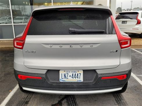 Used 2025 Volvo XC40 B5 Core image 4