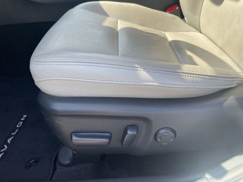 Used 2014 Toyota Avalon XLE image 22