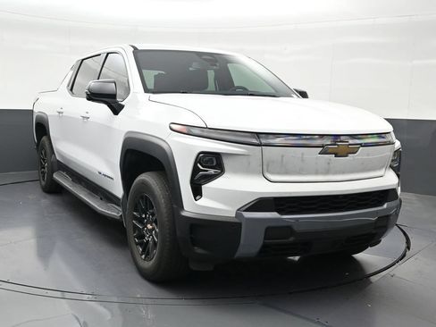 Used 2025 Chevrolet Silverado EV LT AWD/4WD image 8