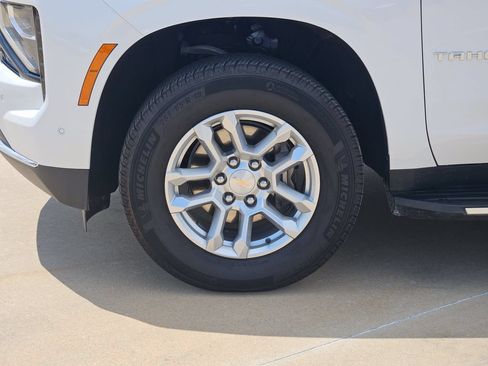 Used 2025 Chevrolet Tahoe LS RWD image 12