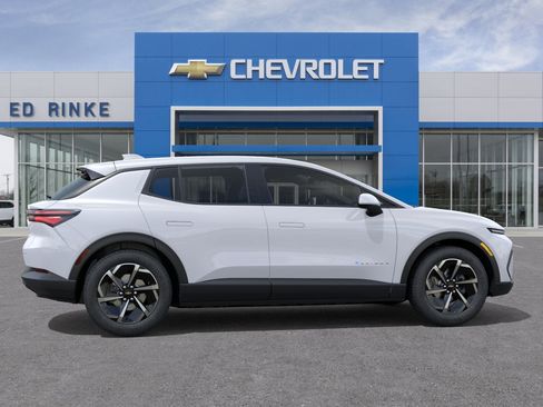 New 2026 Chevrolet Equinox EV LT FWD image 29