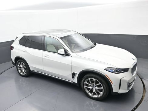 Used 2024 BMW X5 xDrive40i w/ Premium Package AWD/4WD image 30