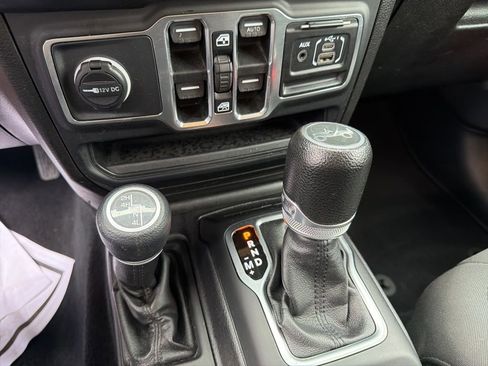 Used 2019 Jeep Wrangler Unlimited Sport S AWD/4WD image 25