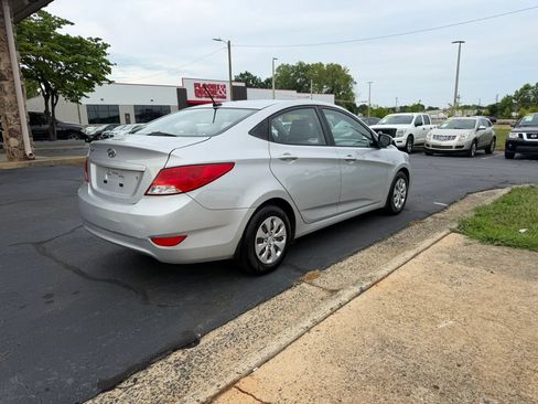 Used 2016 Hyundai Accent SE FWD image 7