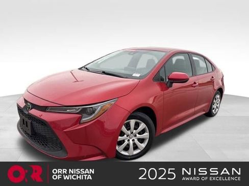 Used 2021 Toyota Corolla LE FWD image 1