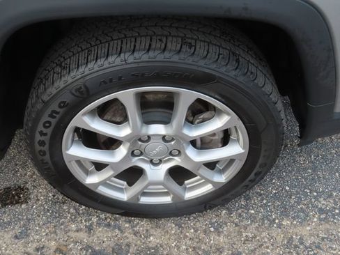Used 2023 Jeep Compass Latitude AWD/4WD image 12