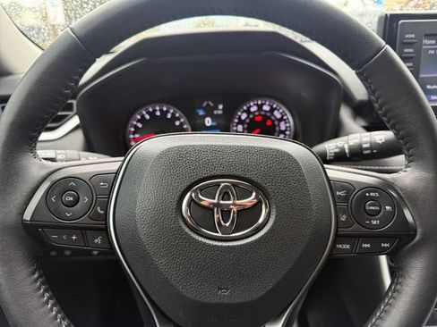 Used 2021 Toyota RAV4 XLE w/ XLE Grade Weather Package AWD/4WD image 19