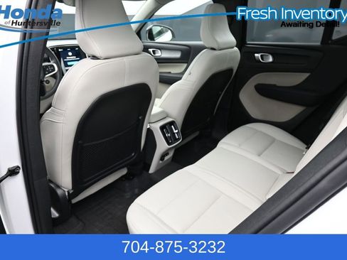 Used 2025 Volvo XC40 B5 Plus AWD/4WD image 12