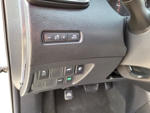 Used 2018 Nissan Rogue SV image 24