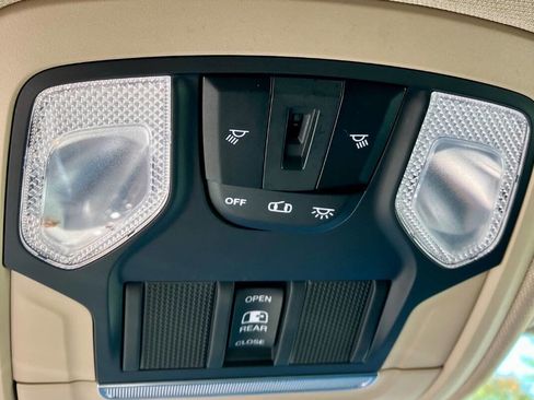 Used 2019 RAM 1500 Big Horn image 12