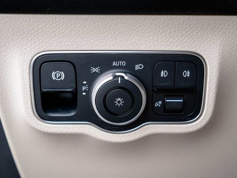 Used 2023 Mercedes-Benz GLB 250 4MATIC image 24