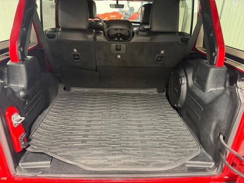 Used 2020 Jeep Wrangler Unlimited Sahara image 18