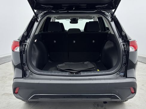 Used 2025 Toyota Corolla Cross LE image 29