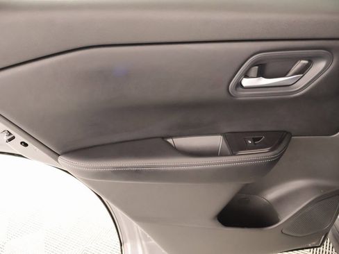 Used 2024 Nissan Rogue SV image 15