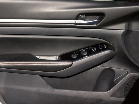 Used 2025 Nissan Altima 2.5 SR image 11