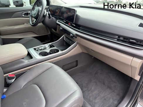 New 2026 Kia Carnival EX FWD image 25