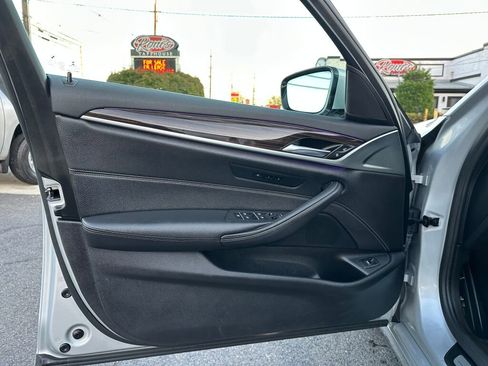 Used 2018 BMW 530i xDrive xDrive image 9