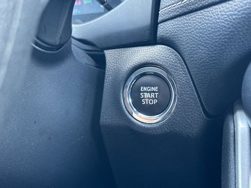 Used 2025 Toyota RAV4 XLE AWD/4WD image 21