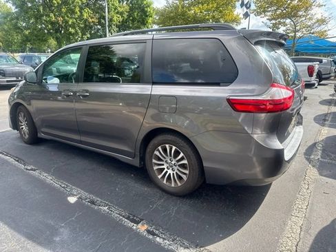Used 2018 Toyota Sienna XLE w/ XLE Navigation Package FWD image 7